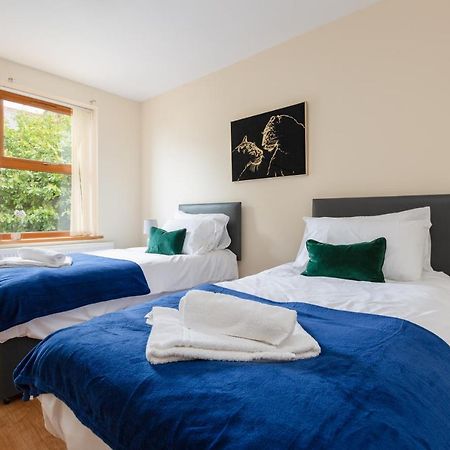 Albert - 5 Bedrooms Sleeps 11 Parking Wi-Fi Contractors Престън Екстериор снимка