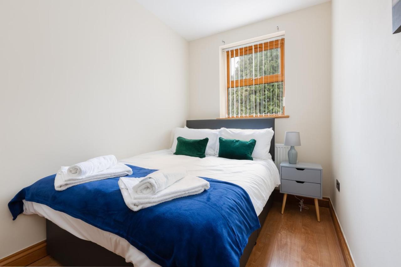 Albert - 5 Bedrooms Sleeps 11 Parking Wi-Fi Contractors Престън Екстериор снимка