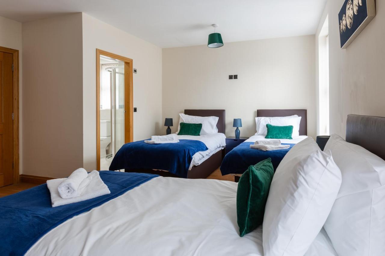 Albert - 5 Bedrooms Sleeps 11 Parking Wi-Fi Contractors Престън Екстериор снимка