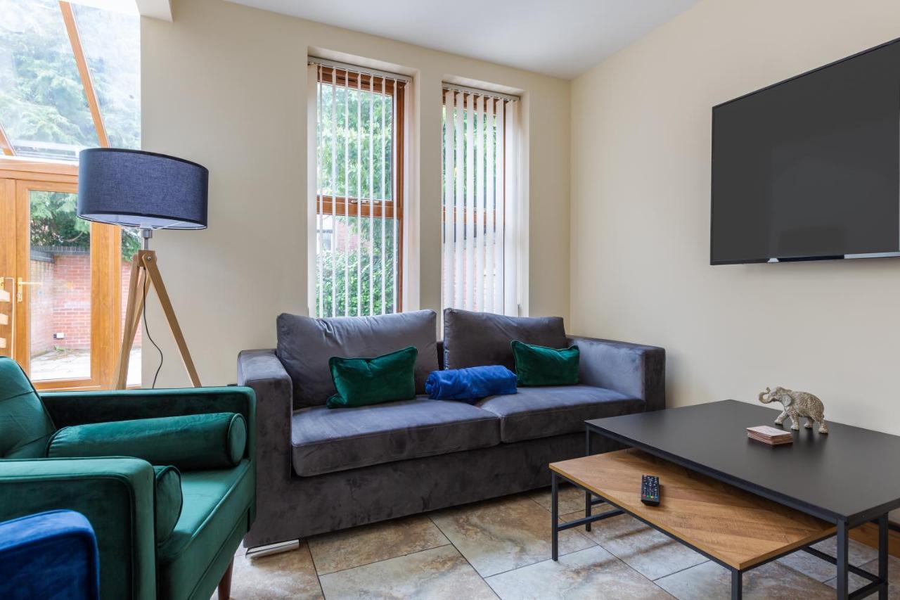 Albert - 5 Bedrooms Sleeps 11 Parking Wi-Fi Contractors Престън Екстериор снимка