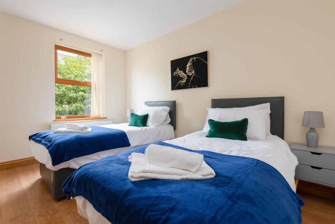 Albert - 5 Bedrooms Sleeps 11 Parking Wi-Fi Contractors Престън Екстериор снимка